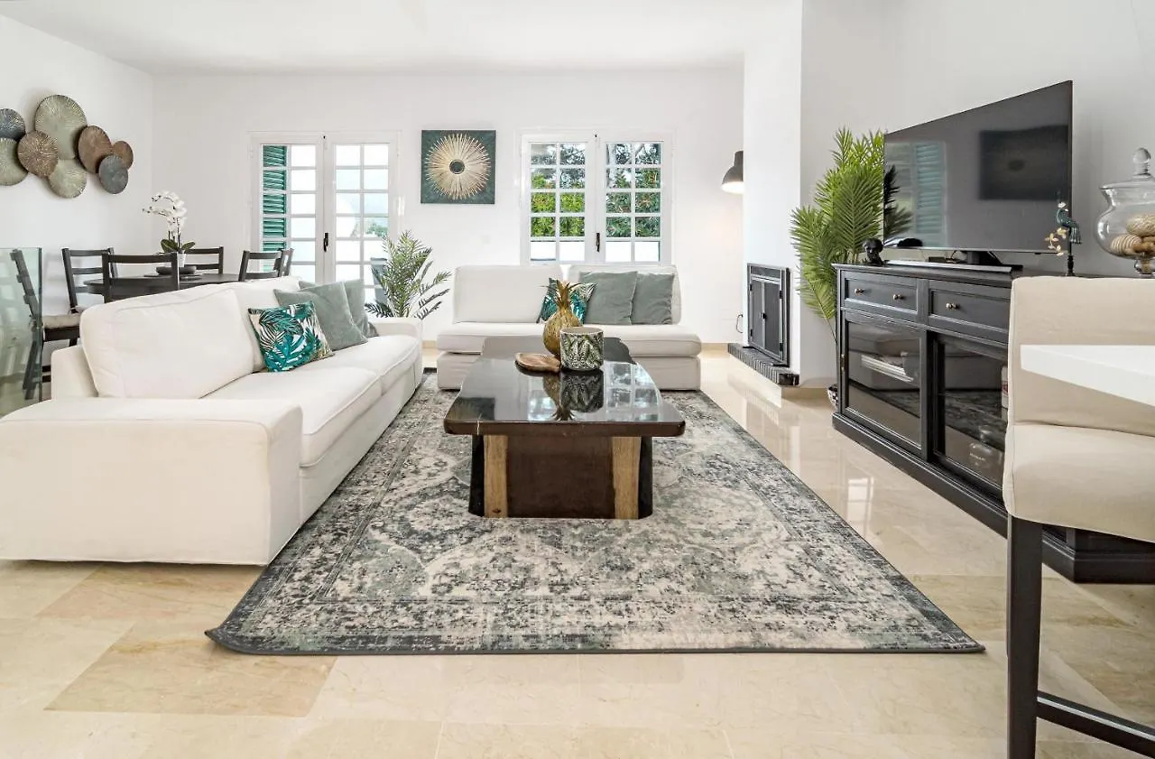 Charming And Modern 3-Bedroom Duplex In Aloha Pueblo With Mountain Views Marbella 0*,  Spanyolország