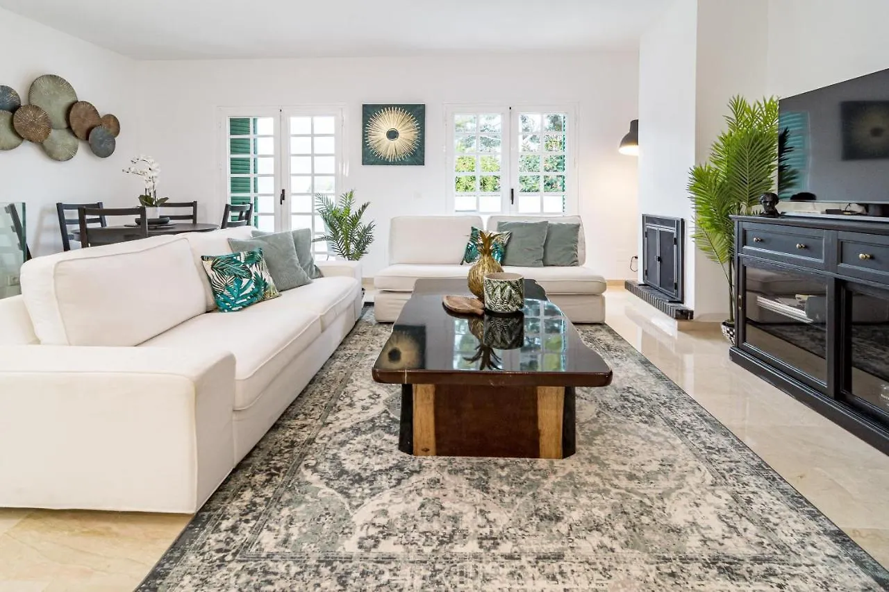 Charming And Modern 3-Bedroom Duplex In Aloha Pueblo With Mountain Views Marbella 0*,  Spanyolország