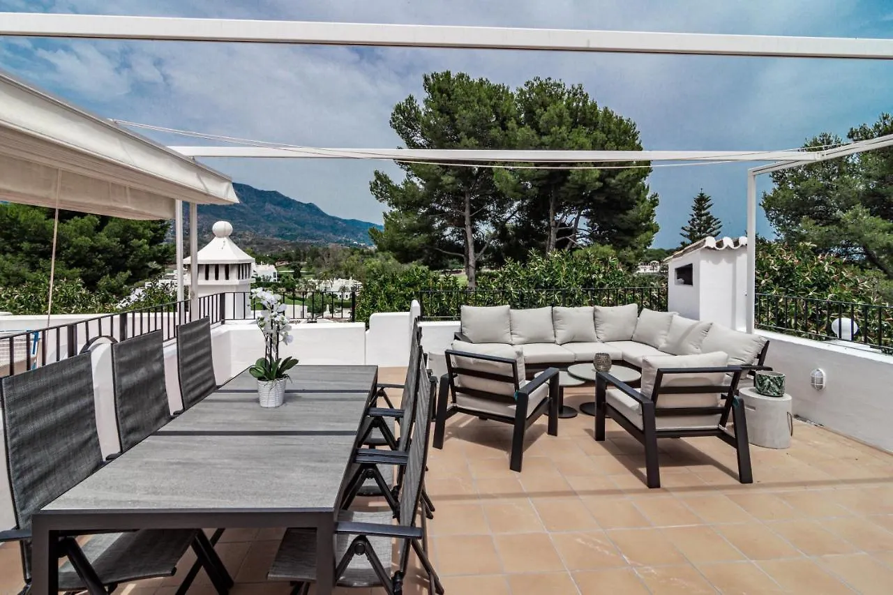 Nyaraló Charming And Modern 3-Bedroom Duplex In Aloha Pueblo With Mountain Views Marbella